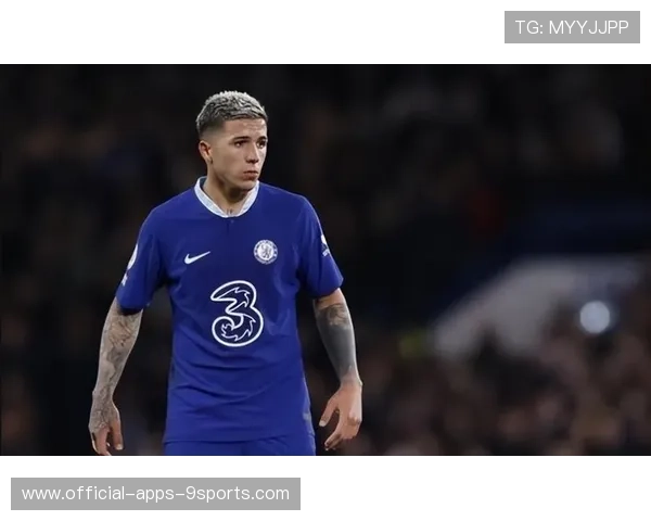 切尔西客场挑战阿森纳寻求翻盘，恩佐·费尔南德斯出任中场核心