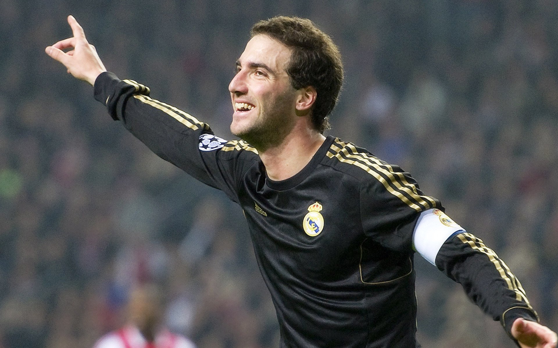 九游娱乐网站-梅州半场0-2落后！若梅州输球＋明日海牛击败武汉将提前1轮保级！